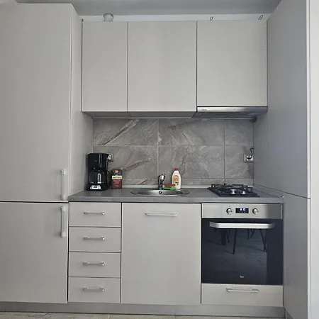 Otis - Alezzi Parcare Subterana Apartment
